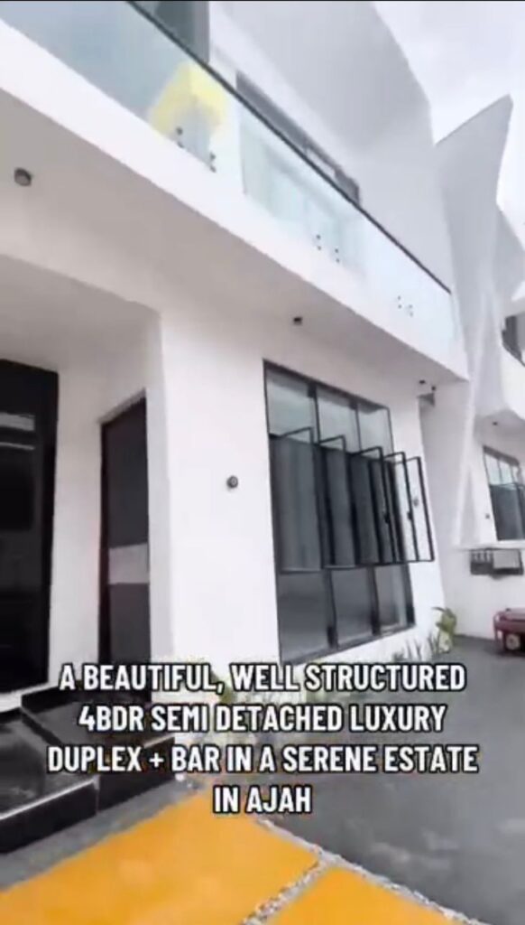 DUPLEX WITH BQ AND BAR IN A STUNNING ESTATE IN AJAH